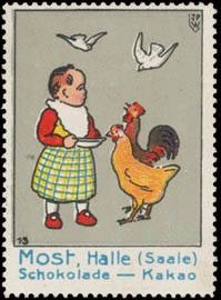 Kind füttert die Hühner