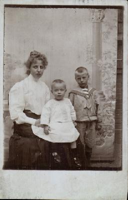Fotokarte Mutter mit Kindern, 1906 gel.