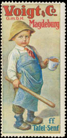 Junge mit Tafel Senf