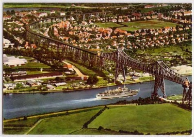 Rendsburg Hochbrücke und Schiff