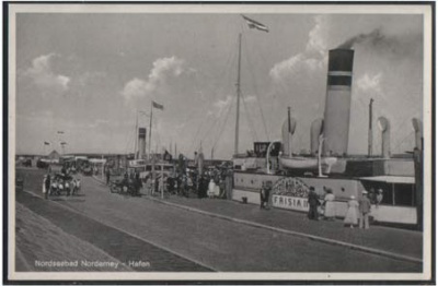 Norderney Hafen mit Dampfer